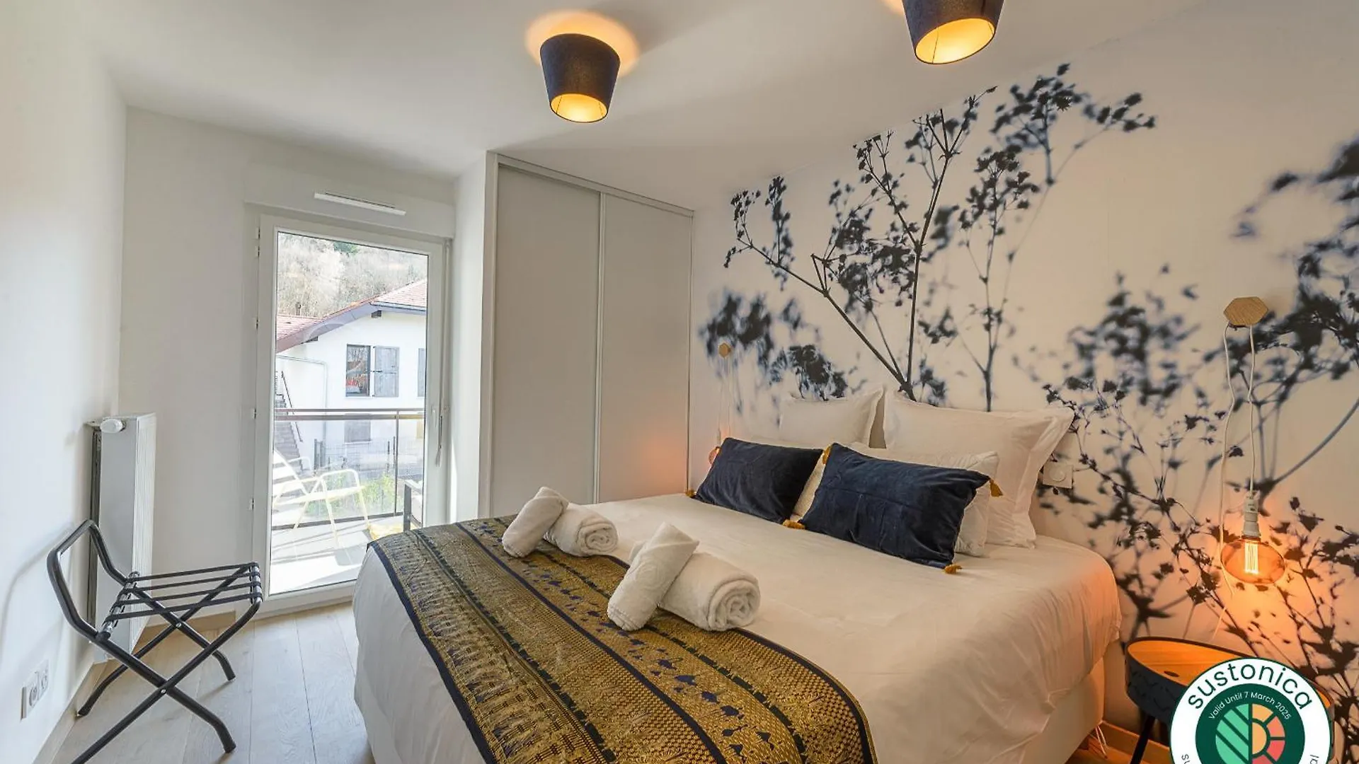 Apartment Elegant Taillefer, Emplacement Unique A Deux Pas Du Lac Et Au Pied De La Piste Cyclable By Lla Selections Duingt France