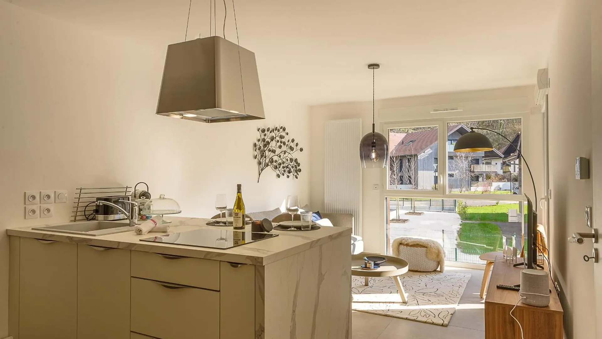 Elegant Taillefer, Emplacement Unique A Deux Pas Du Lac Et Au Pied De La Piste Cyclable By Lla Selections Duingt Apartment