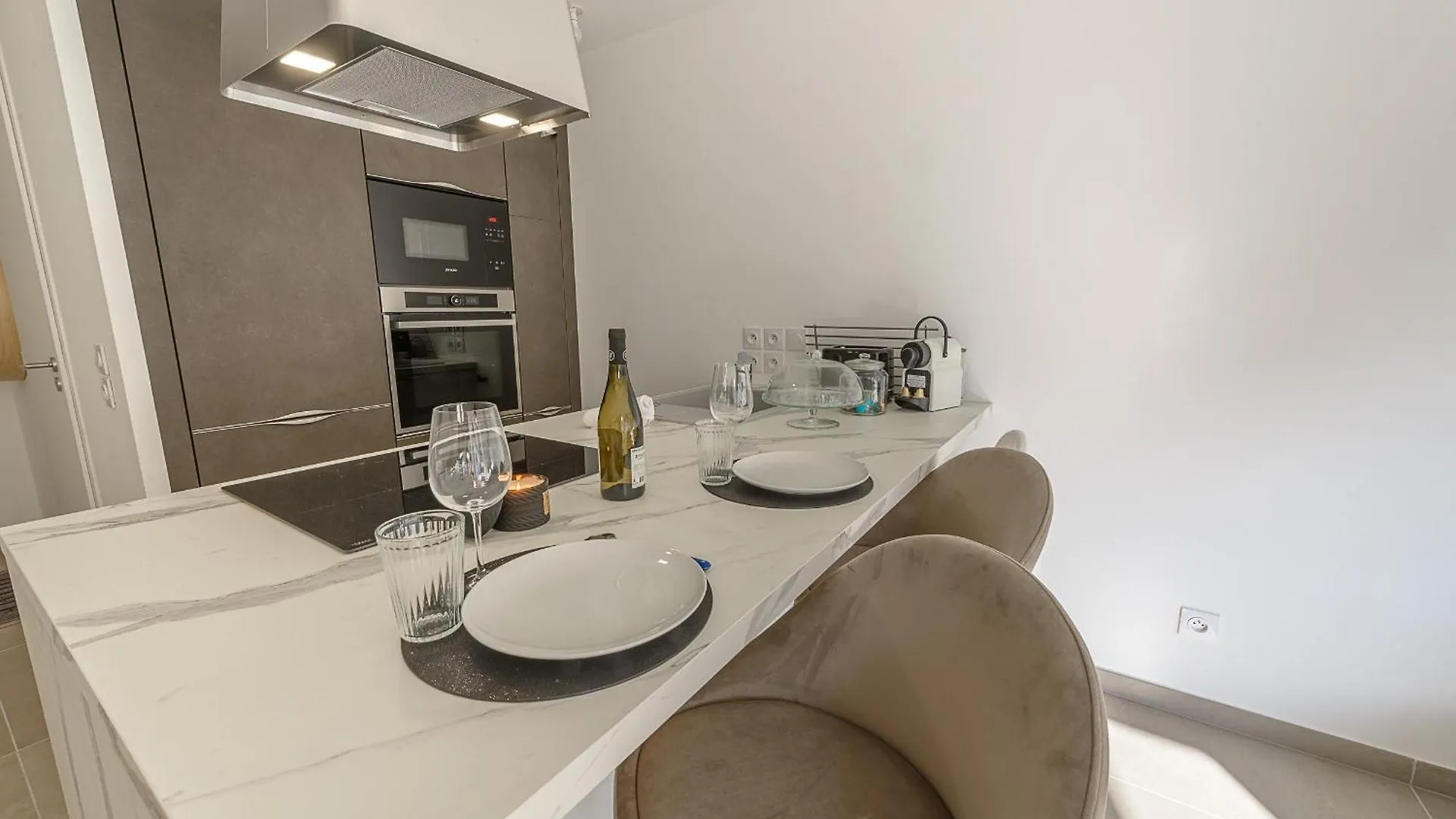 Elegant Taillefer, Emplacement Unique A Deux Pas Du Lac Et Au Pied De La Piste Cyclable By Lla Selections Duingt Apartment